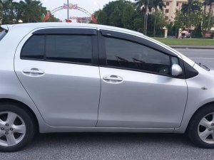 Toyota Yaris 2007 - Màu bạc, xe gia đình