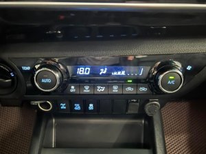 Toyota Hilux 2019 - Màu trắng, nhập khẩu