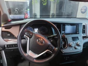 Toyota Sienna 2018 - Màu trắng, xe nhập
