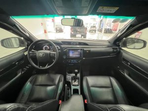 Toyota Hilux 2019 - Màu trắng, nhập khẩu
