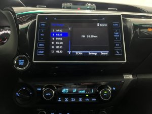 Toyota Hilux 2019 - Màu trắng, nhập khẩu