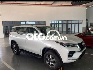 Toyota Fortuner 2022 - Xe màu trắng