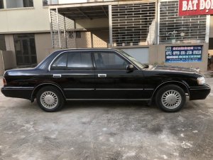 Toyota Crown 1993 - Cần bán xe màu đen, giá 140tr