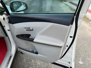 Toyota Venza 2009 - Bán xe  sản xuất năm 2009, màu trắng, nhập khẩu nguyên chiếc