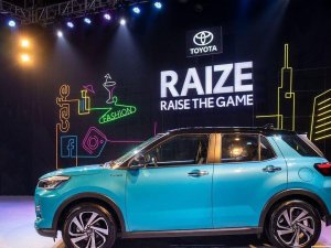 Toyota Raize 2022 - Giá xe lăn bánh, đánh giá thông số kỹ