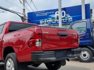 Toyota Hilux 2019 - Số tự động, giá 690tr