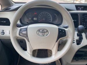 Toyota Sienna 2011 - Đăng ký lần đầu 2011, xe nhập, giá chỉ 1 tỷ 10tr