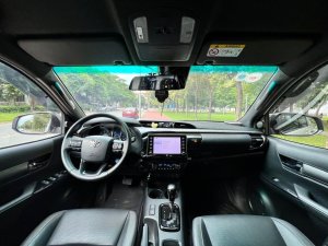 Toyota Hilux 2021 - Xe đăng ký lần đầu 2021, gia đình đi từ đầu, siêu lướt