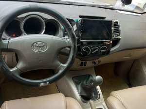 Toyota Fortuner 2010 - Máy dầu tiết kiệm nhiên liệu - Xe gia đình nói không với dịch vụ