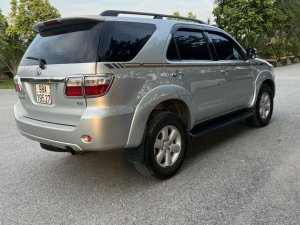 Toyota Fortuner 2010 - Máy dầu tiết kiệm nhiên liệu - Xe gia đình nói không với dịch vụ