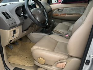 Toyota Fortuner 2010 - Máy dầu tiết kiệm nhiên liệu - Xe gia đình nói không với dịch vụ