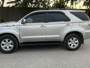 Toyota Fortuner 2010 - Máy dầu tiết kiệm nhiên liệu - Xe gia đình nói không với dịch vụ
