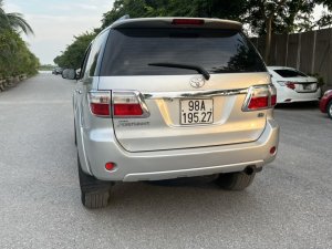 Toyota Fortuner 2010 - Máy dầu tiết kiệm nhiên liệu - Xe gia đình nói không với dịch vụ