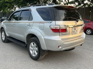 Toyota Fortuner 2010 - Máy dầu tiết kiệm nhiên liệu - Xe gia đình nói không với dịch vụ