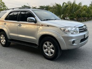 Toyota Fortuner 2010 - Máy dầu tiết kiệm nhiên liệu - Xe gia đình nói không với dịch vụ