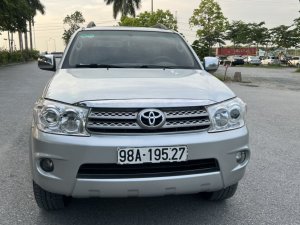 Toyota Fortuner 2010 - Máy dầu tiết kiệm nhiên liệu - Xe gia đình nói không với dịch vụ
