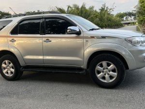 Toyota Fortuner 2010 - Máy dầu tiết kiệm nhiên liệu - Xe gia đình nói không với dịch vụ
