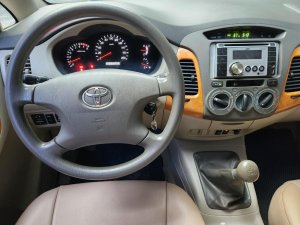Toyota Innova 2011 - Màu nâu-vàng, gia đình sử dụng mới 95%