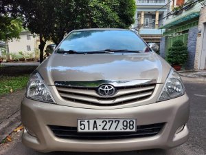 Toyota Innova 2011 - Màu nâu-vàng, gia đình sử dụng mới 95%