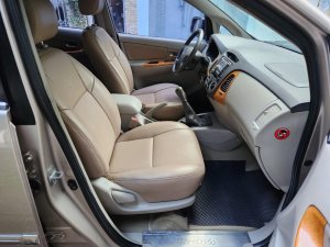 Toyota Innova 2011 - Màu nâu-vàng, gia đình sử dụng mới 95%