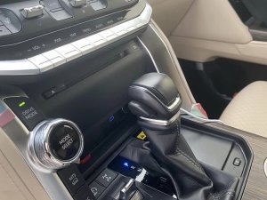 Toyota Land Cruiser 2021 - Màu trắng, nhập khẩu nguyên chiếc