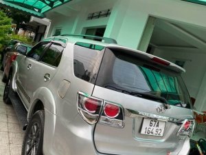 Toyota Fortuner 2015 - Màu bạc, máy dầu