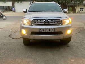 Toyota Fortuner 2009 - Xe màu bạc  