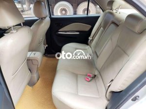 Toyota Vios 2010 - Màu bạc, số tự động