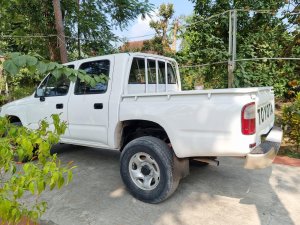 Toyota Hilux 2005 - Màu trắng, xe nhập chính chủ giá hữu nghị