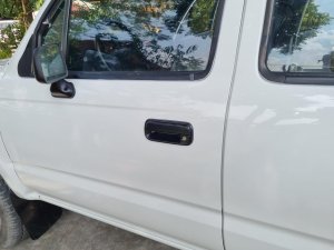 Toyota Hilux 2005 - Màu trắng, xe nhập chính chủ giá hữu nghị