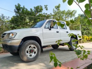 Toyota Hilux 2005 - Màu trắng, xe nhập chính chủ giá hữu nghị