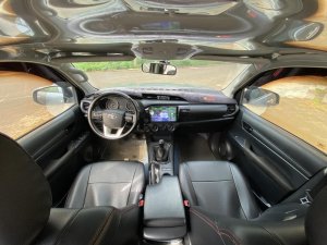 Toyota Hilux 2017 - Xe màu bạc, 525 triệu