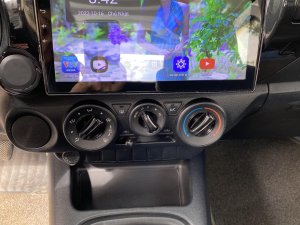 Toyota Hilux 2017 - Xe màu bạc, 525 triệu