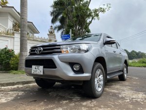 Toyota Hilux 2017 - Xe màu bạc, 525 triệu