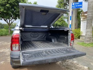 Toyota Hilux 2017 - Xe màu bạc, 525 triệu