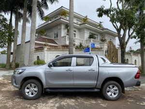 Toyota Hilux 2017 - Xe màu bạc, 525 triệu