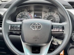 Toyota Hilux 2021 - Màu đen, tên tư nhân