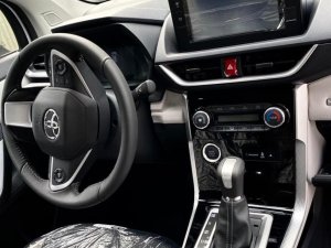 Toyota Veloz Cross 2022 - Cực ưu đãi tháng 8/2022 quà tặng phụ kiện chính hãng cực lớn, nhận xe từ 100tr đồng