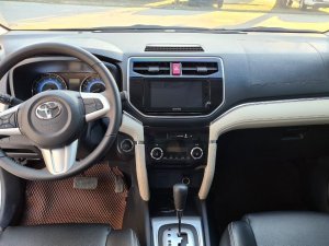 Toyota Rush 2021 - Xe màu trắng số tự động