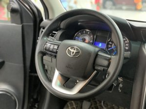 Toyota Fortuner 2017 - Cần bán lại xe siêu đẹp. Số sàn, máy dầu, 1 chủ từ đầu, hỗ trợ bank 60-70%, liên hệ giá tốt