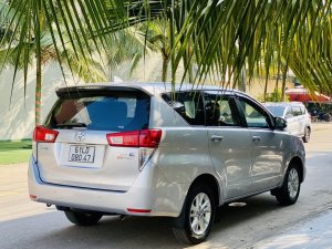 Toyota Innova 2017 - Màu bạc, biển 61LD08047
