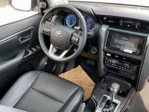 Toyota Fortuner 2022 - Màu trắng