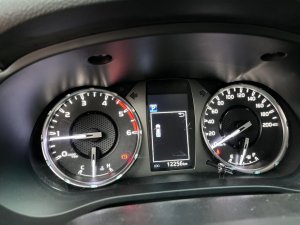 Toyota Hilux 2021 - Màu trắng, nhập khẩu, 730tr