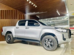 Toyota Hilux 2020 - nhập khẩu nguyên chiếc giá cạnh tranh