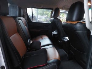 Toyota Hilux 2020 - nhập khẩu nguyên chiếc giá cạnh tranh