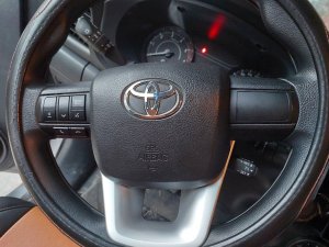 Toyota Hilux 2020 - nhập khẩu nguyên chiếc giá cạnh tranh