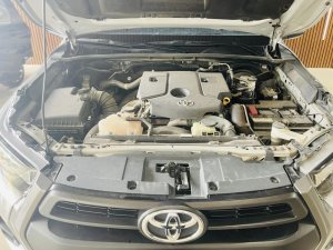 Toyota Hilux 2020 - nhập khẩu nguyên chiếc giá cạnh tranh