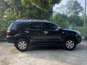 Toyota Fortuner 2011 - Màu đen