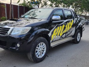 Toyota Hilux 2014 - xe màu đen, giá cực tốt