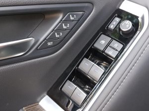 Toyota Land Cruiser 2022 - Xe màu đen, nhập khẩu